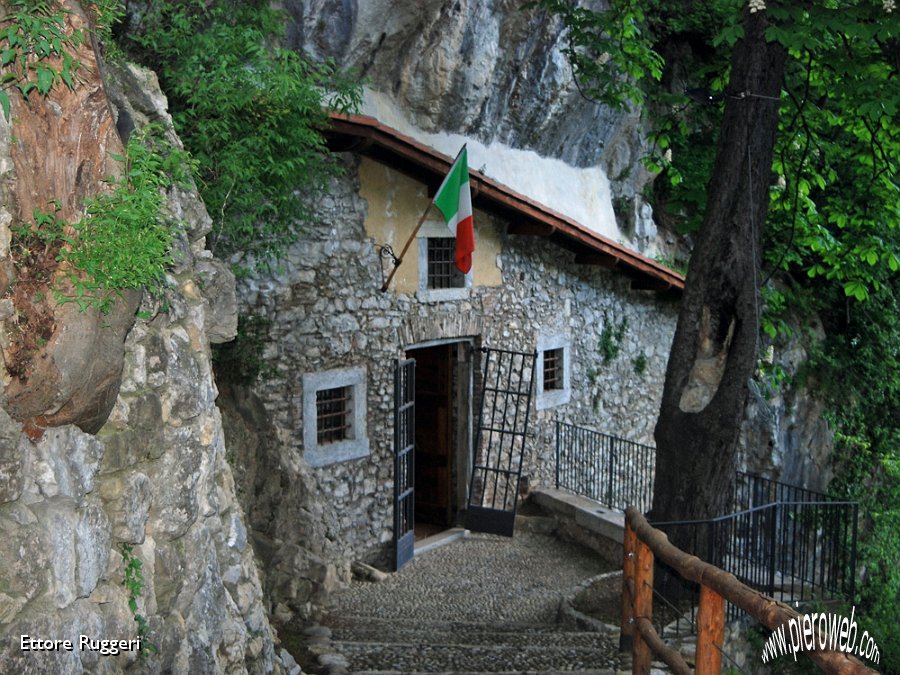 2 - La Grotta.JPG